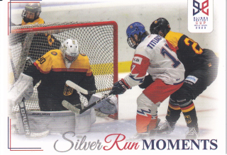 YOUNG LIONS U18 HLINKA/GRETZKY CUP 2023 - Titlbach se tlačí před německou bránu č. SRM-26 Silver Run Moments