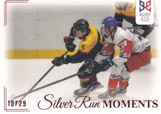 YOUNG LIONS U18 HLINKA/GRETZKY CUP 2023 - Max Curran pronásleduje Herzoga č. SRM-20 Silver Run Moments Canvas x/29
